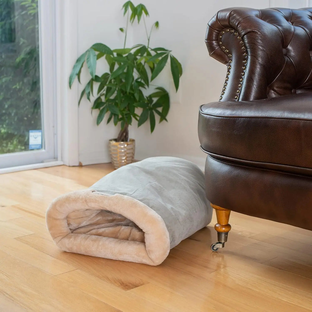 Warm Semi-Enclosed Cat Sleeping Bag