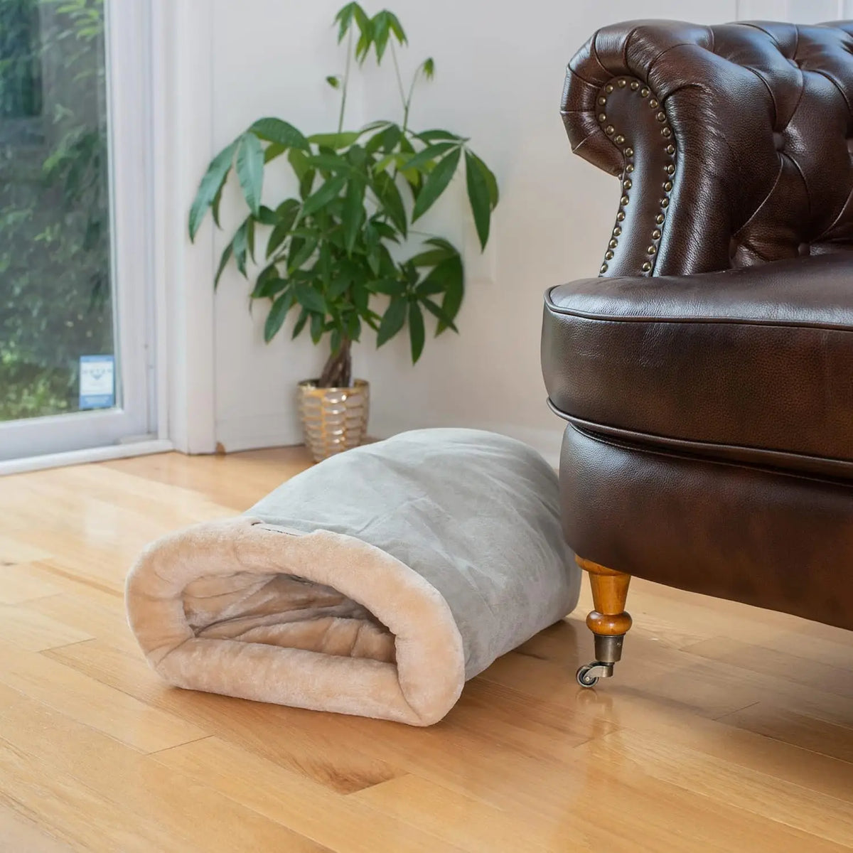 Warm Semi-Enclosed Cat Sleeping Bag