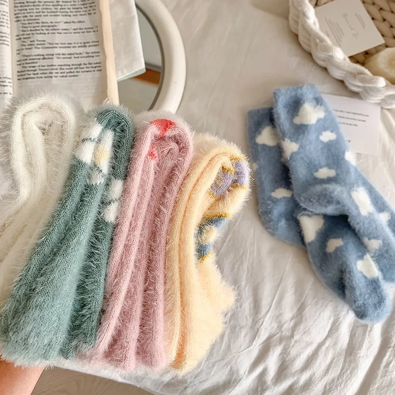 Warm Plush Heart-Print Women's Socks – 5 Pairs