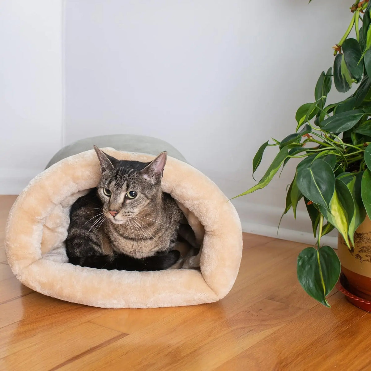 Warm Semi-Enclosed Cat Sleeping Bag
