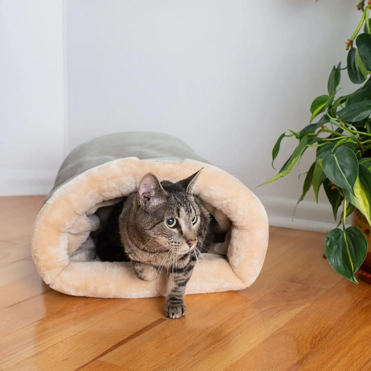 Warm Semi-Enclosed Cat Sleeping Bag